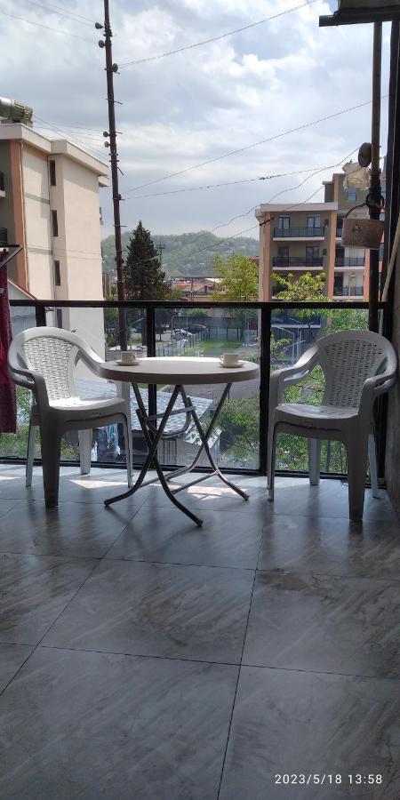 Bright And Cozy Apartment Batumi Luaran gambar